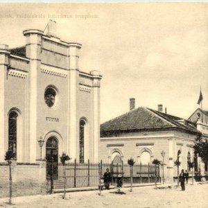Az 1864-ben épült váci zsinagóga képeslapon (Forrás: MZSL)
